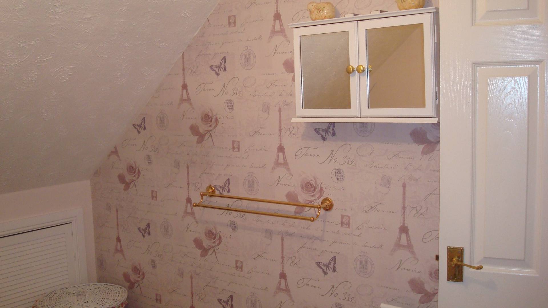 Feature wall in a bathroom