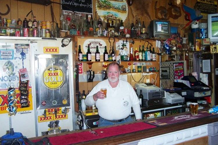 Tom enjoying a beer at Ruds Pub Nobby - Aug 2007