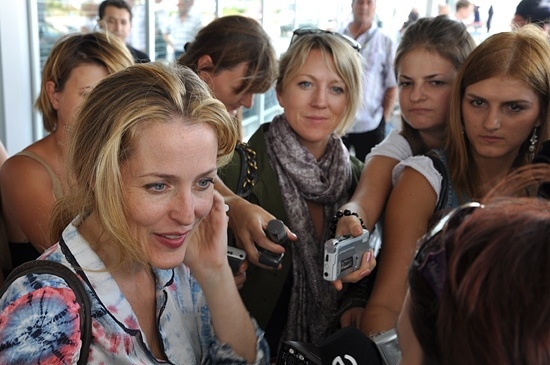 Gillian Anderson - Sarajevo - At the Airport