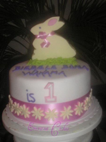 Rabbit Cake (B125)
