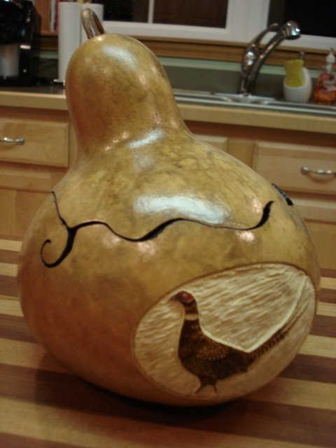 Pheasant gourd container