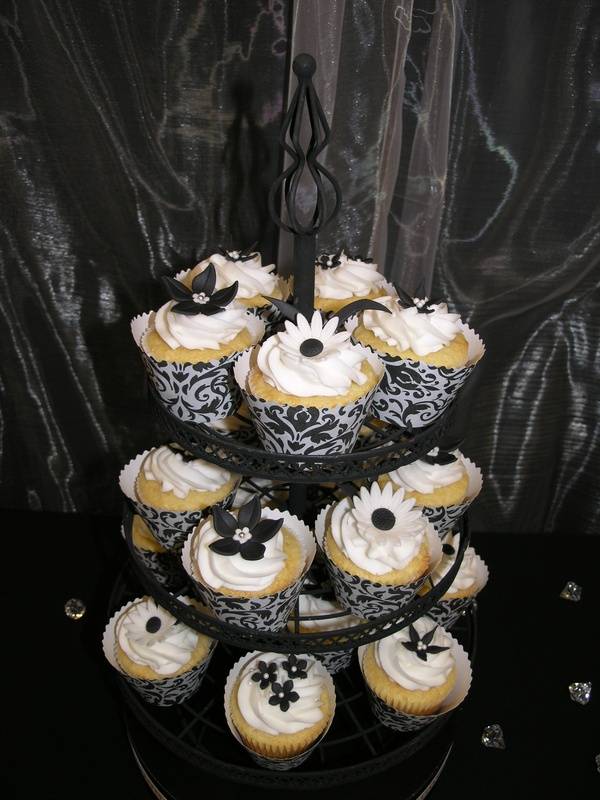 Black/White Cupcakes